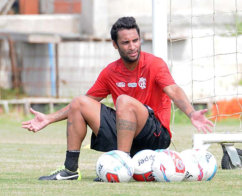 <p>Meio-campista se une a Alex Silva, outro que não deve ter mais chances no clube</p>