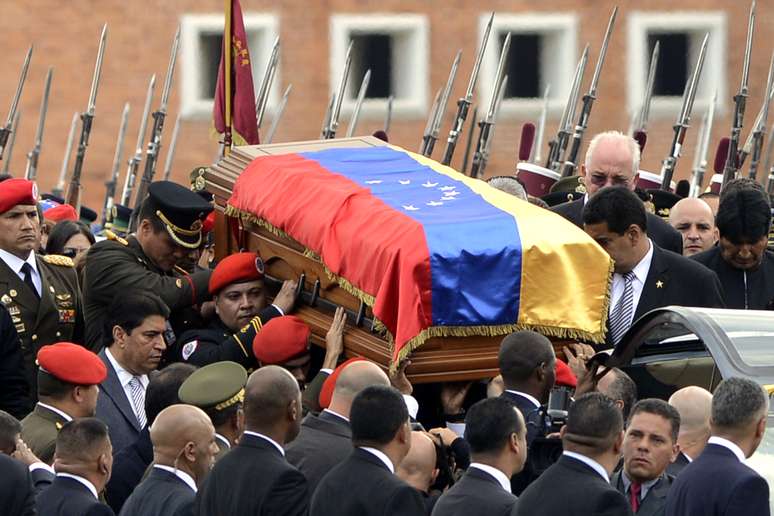 O corpo de Chávez foi levado para o Museu da Revolução na sexta-feira