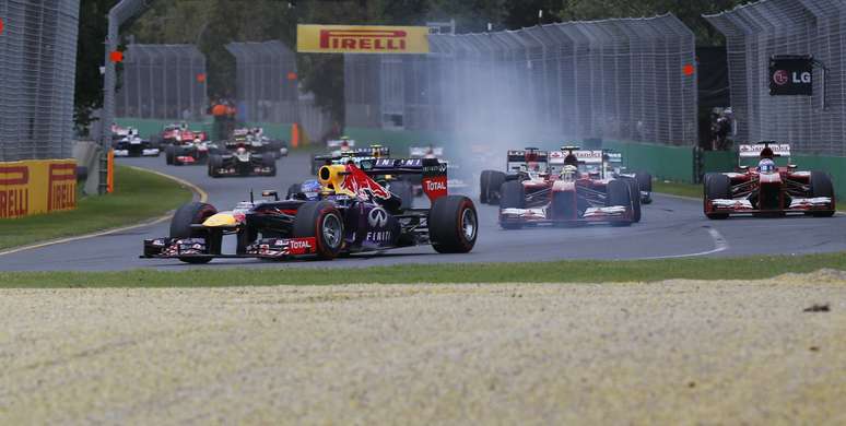 <p>Vettel largou na pole, mas perdeu posições no pit stop e terminou em terceiro</p>