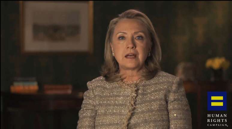 Imagem retirada do vídeo mostra a mensagem da ex-secretária de Estado Hillary Clinton
