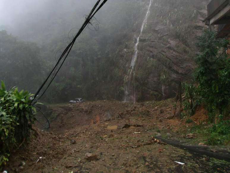 <p><strong>18 de março -</strong> O governo do Estado do Rio de Janeiro liberou R$ 3 milhões de verbas para ajudar as vítimas da chuva em Petrópolis.</p>