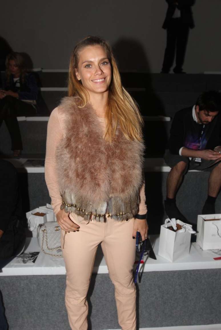 <p>Carolina Dieckmann chegou ao SPFW para o desfile da Animale</p>