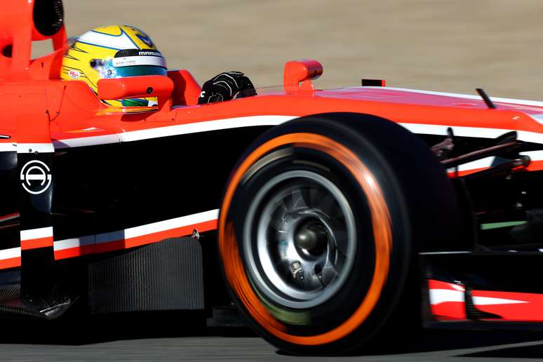 <p>Fora da Caterham, Luiz Razia mira vaga como terceiro piloto em 2013 para, mais uma vez, buscar espa&ccedil;o em 2014</p>