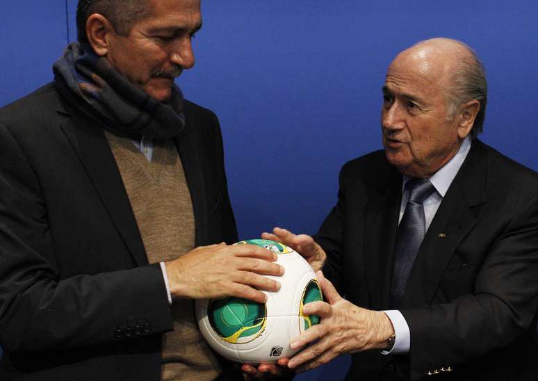 <p>Brasileiros "vão estar prontos, porque é a Copa do Mundo e ninguém pode se dar ao luxo de não estar pronto", diz Blatter</p>