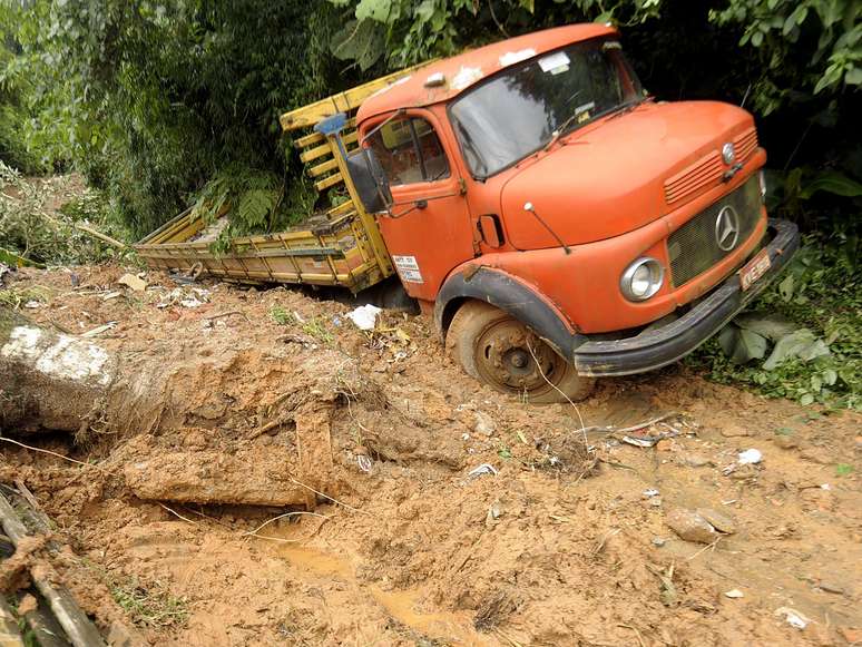 <p>Deslizamentos de terra destruíram casas e deixaram mortos em Petrópolis, na região serrana do Rio</p>