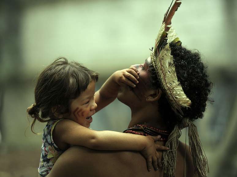 <p>Indígenas prometem resistência a ordem de despejo de terreno próximo ao Maracanã</p>