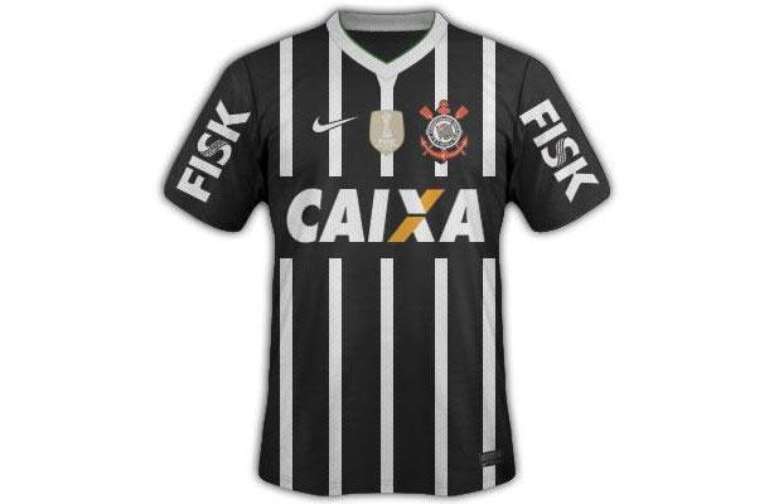 Camisa preta terá listrar brancas verticais