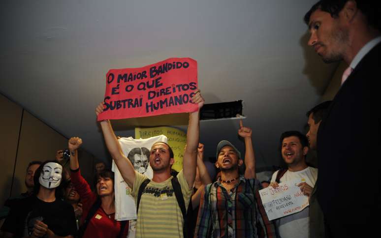 Manifestantes protestam na Câmara