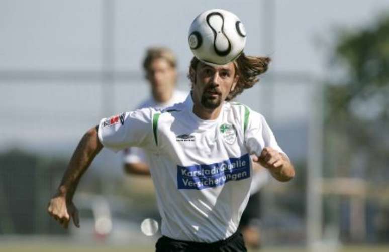 Diego Viana em a&ccedil;&atilde;o pelo Greuther F&uuml;rth, na Alemanha