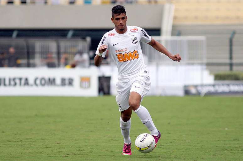 Emerson sentiu desconforto muscular e não será utilizado no Santos