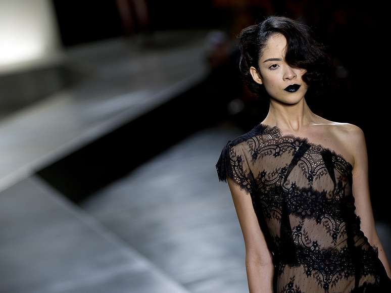 <p>Alexandre Herchcovitch foi o responsável por abrir o quarto dia de desfiles no SPFW Verão 2014</p>