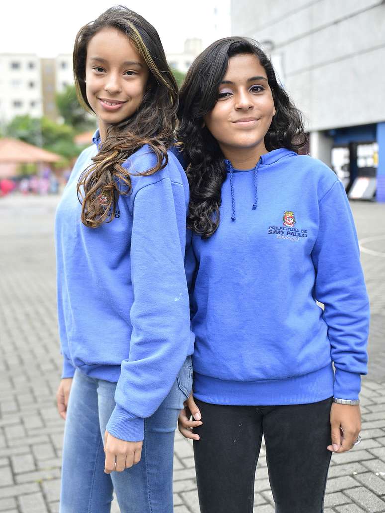 <p>Raphaela e Claudivania gostaram da experi&ecirc;ncia de assistir a um desfile de moda</p>