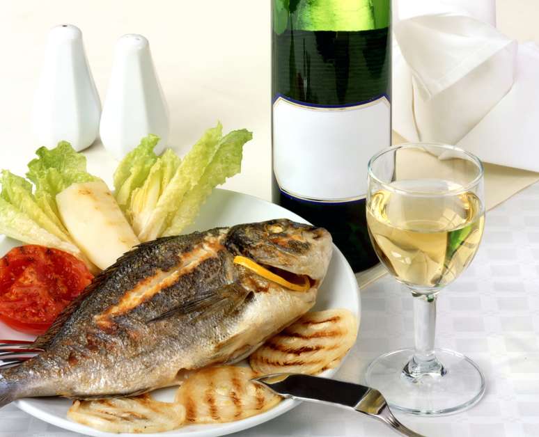 Escolha do vinho deve levar em conta o tipo do peixe e também a maneira como é preparado