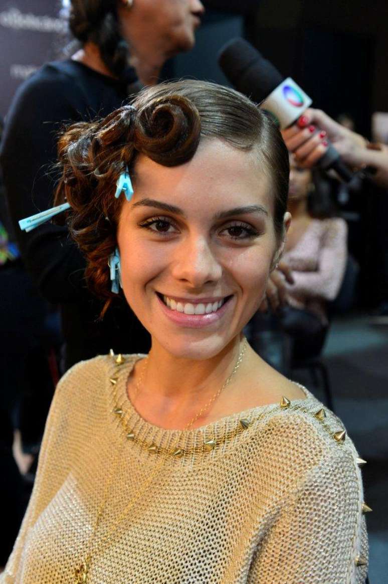 A Miss Brasil 2012, Gabriela Markus, se prepara para desfilar pela grife Samuel Cirnansck no SPFW