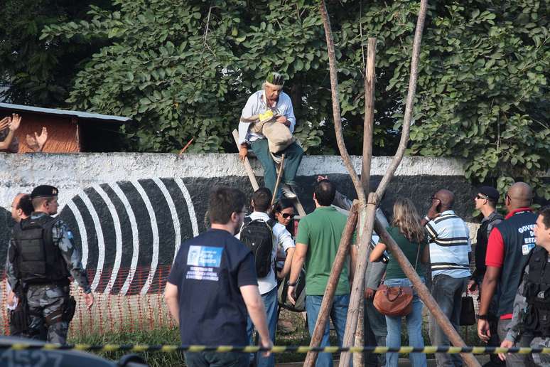 <p>Um pequeno grupo deixou o local no início da manhã</p>