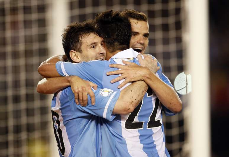 <p>Messi comemora vitória tranquila da Argentina</p>