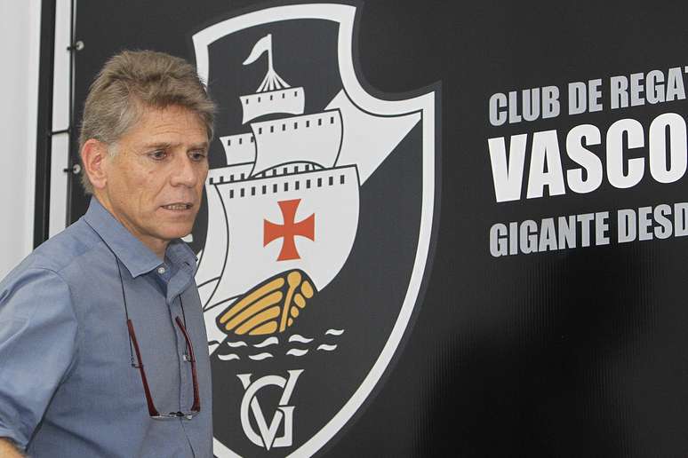 Paulo Autuori foi apresentado neste sábado como novo técnico do Vasco para a temporada 2013