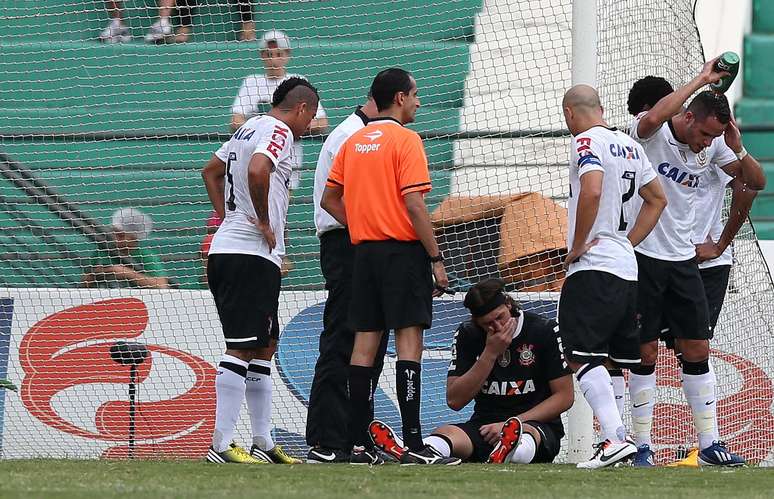 <p>Cássio (foto) e Renato Augusto deixaram o jogo ainda no primeiro tempo por problemas físicos</p>