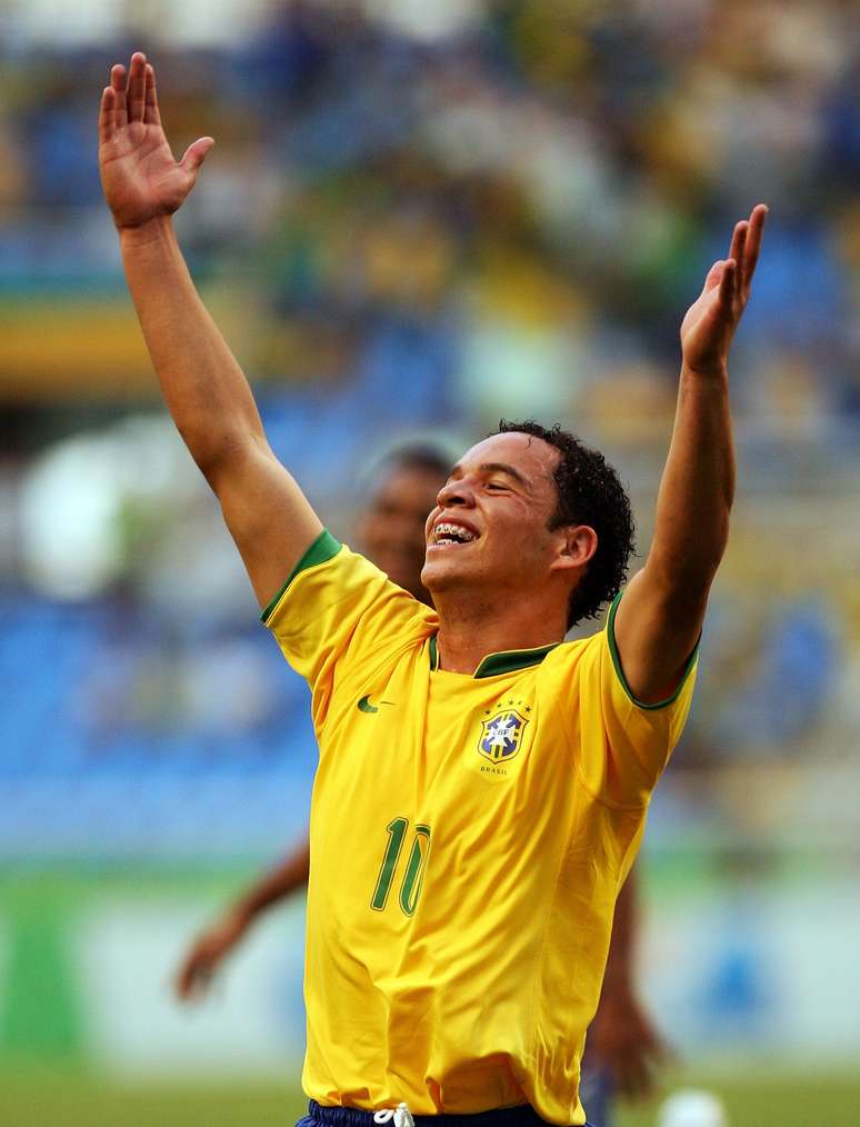 <p>Lulinha foi destaque da Seleção Sub-17 em 2009</p>