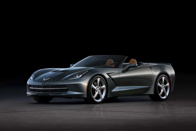 <p>O Corvette Stingray 2014 C7 foi a estrela do Salão de Detroit e Nova York apresentará ao mundo a versão conversível do modelo</p>