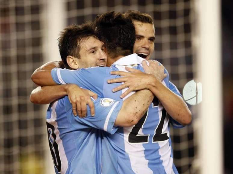 Messi comandou Argentina em vit&oacute;ria tranquila na sexta