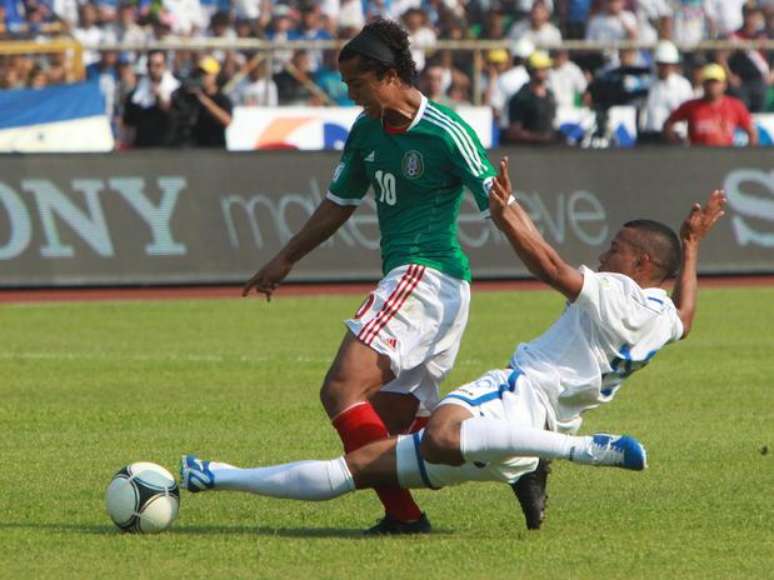 Giovani dos Santos e o México têm início ruim na Concacaf