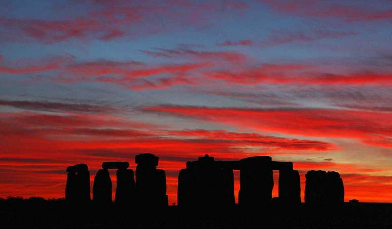 <p>Stonhenge é mundialmente conhecido por seu misterioso grande círculo de pedras gigantes</p>