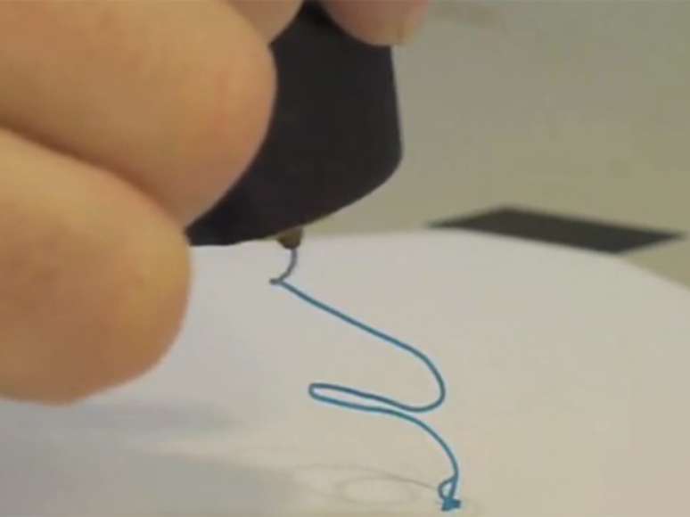 Tecnologia que faz o plástico derretido endurecer assim que sai da caneta permite construir desenhos em 3D em pleno ar