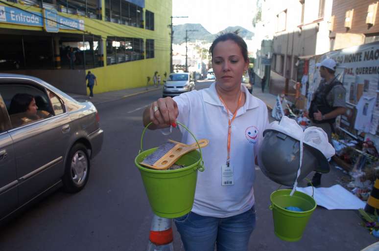 <p>Servidores do Cerest retiraram da boate cerca de um quilo de poeira e fuligem</p>