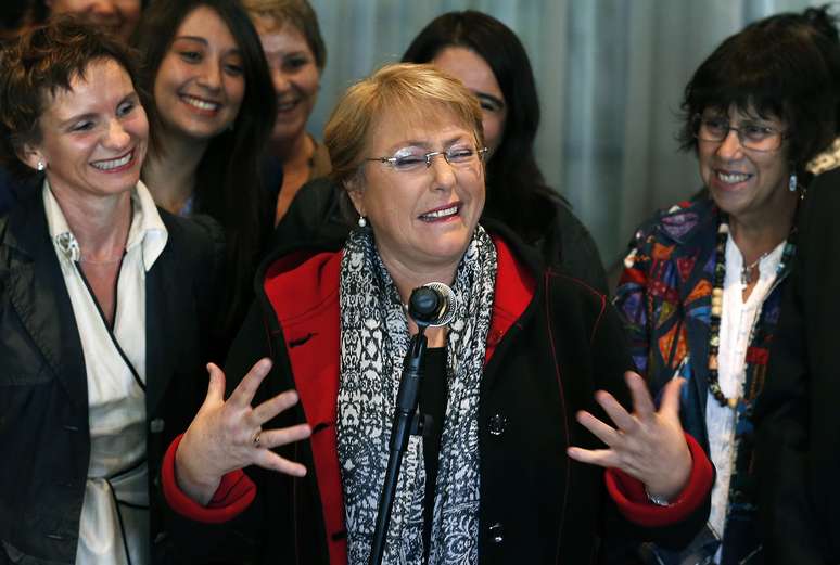 'Estou muito feliz por voltar', disse Bachelet em uma sala do aeroporto logo após desembarcar