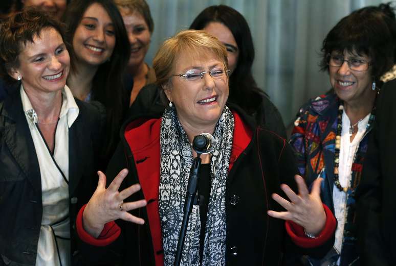 'Estou muito feliz por voltar', disse Bachelet em uma sala do aeroporto logo ap&oacute;s desembarcar