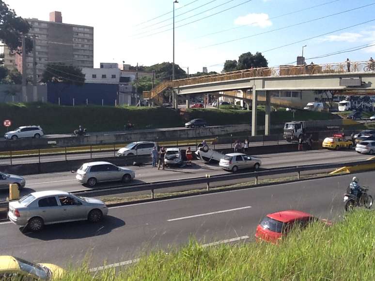 Acidente ocorreu no km 149 da rodovia Presidente Dutra, em São José dos Campos