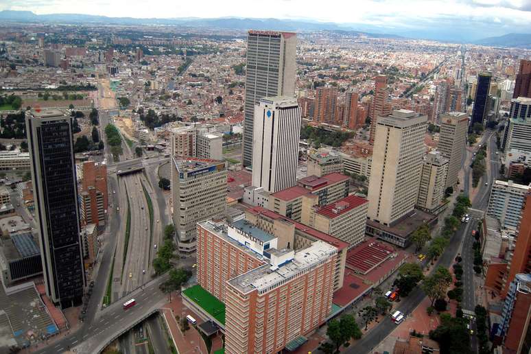 Construção de centros de convenções e de comércio, melhoria na rede de transportes, modernização de aeroportos, criação de estradas para ligar o país e da maior ciclovia da América Latina. Nos últimos anos Bogotá está investindo forte para se tornar um dos grandes polos de negócio do continente. Conheça as principais ações