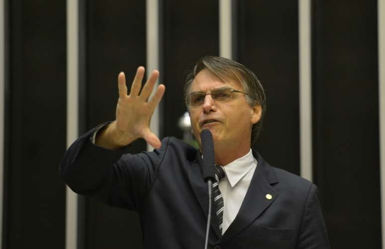 <p>Deputado chamou a ministra da Secretaria de Políticas para as Mulheres, Eleonora Menicucci, de 'sapatona', e afirmou que a presidente Dilma Rousseff não tem 'compromisso nenhum com a família'</p>