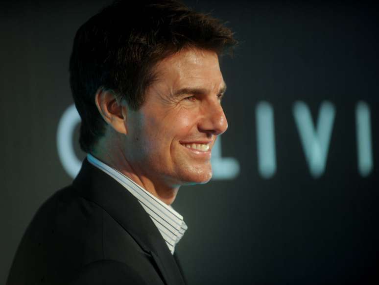 O ator Tom Cruise esteve no Cine Odeon, na regi&atilde;o central do Rio de Janeiro, para divulgar seu novo filme, 'Oblivion', nesta quarta-feira (27). No evento do longa, que estreia no Brasil no dia 12 de abril, houve um pequeno tumulto quando o astro se aproximou dos f&atilde;s