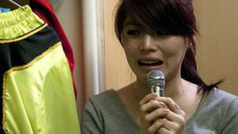 <p><span style="color: rgb(80, 80, 80); font-family: arial, verdana, sans-serif; font-size: 13px; line-height: 16px;">Liu sabe que sua profiss&atilde;o est&aacute; extin&ccedil;&atilde;o e est&aacute; mudando o perfil de seus neg&oacute;cios</span></p>