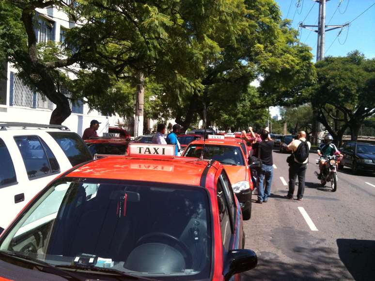 Centenas de carros devem participar da carreata prevista para esta tarde