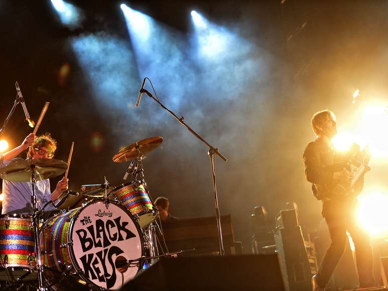 Banda mais aguardada da segunda edição do Lollapalooza, The Black Keys fez o público gritar e se emocionar no fim do segundo dia do festival, neste sábado (30), em São Paulo