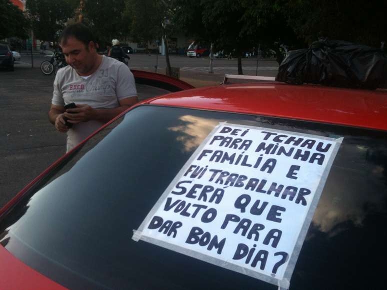 <p>Taxista protesta contra a violência em Porto Alegre</p>