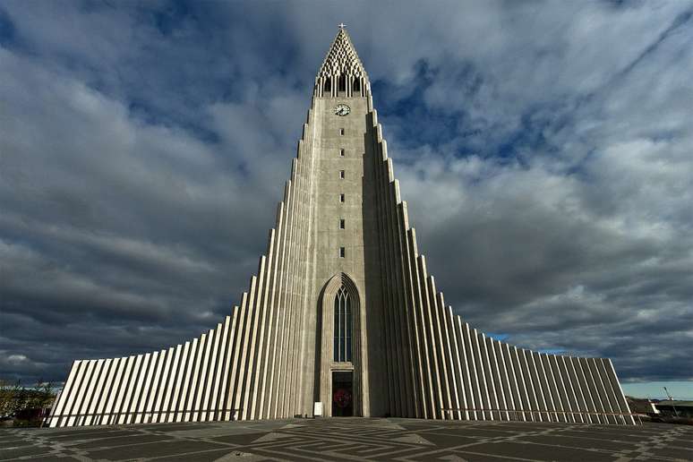 <p>Hallgrimskirkja, na Islândia</p>
