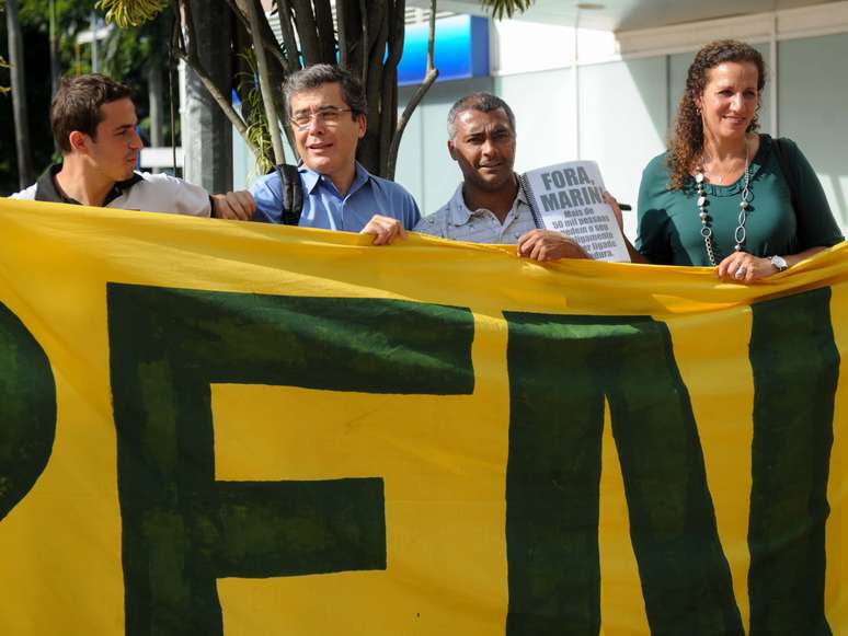 No Rio de Janeiro, o deputado federal Romário se uniu a Ivo Herzog, filho do jornalista Vladimir Herzog, para encabeçar protesto e entregar a petição "Fora Marin; veja
