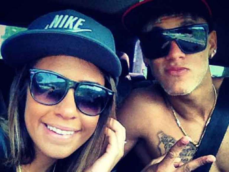 Irmã de Neymar teve fotos publicadas em site adulto
