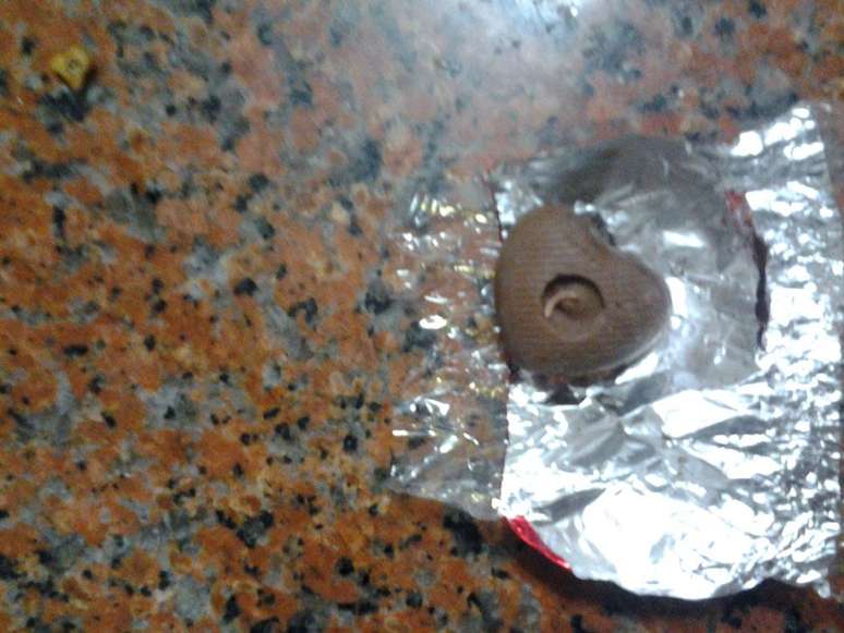 Larva estava viva em bombom da marca Montev&eacute;rgine