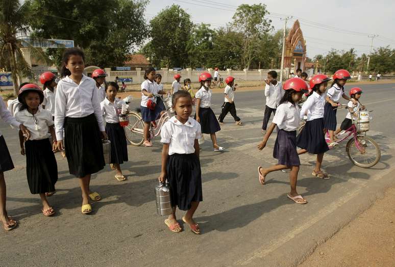 Acidentes nas estradas do Camboja causaram a morte de pelo menos 540 pessoas nos primeiros tr&ecirc;s meses de 2013, aponta um relat&oacute;rio oficial do Minist&eacute;rio do Interior