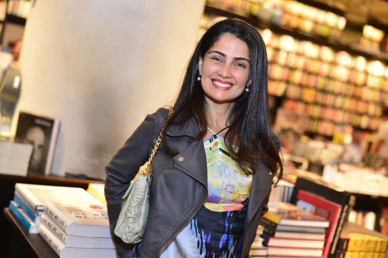 Diversos famosos prestigiaram o lan&ccedil;amento do primeiro livro de Walcyr Carrasco, 'Juntos Para Sempre', nesta quarta-feira (3), na livraria Travessa, localizada no shopping Leblon, na zona sul do Rio de Janeiro