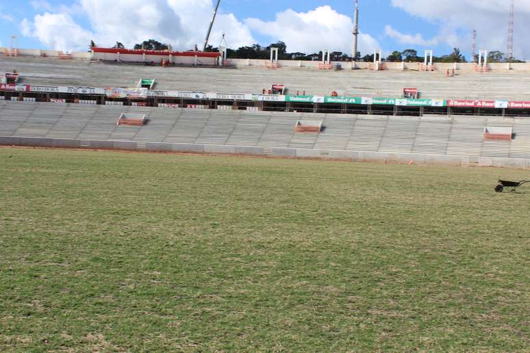 <p>O sistema de drenagem do gramado foi modificado e funcionar&aacute; &agrave; v&aacute;cuo</p>