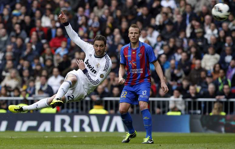 <p>Higuaín fez um golaço de voleio no primeiro tempo</p>