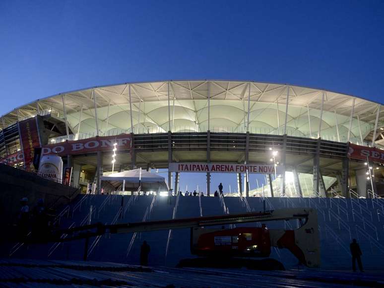 <p>A Arena Fonte Nova recebe seus últimos ajustes antes de receber o clássico Bahia x Vitória neste domingo, em partida que marcará sua reabertura oficial</p>