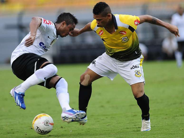 Jorge Henrique foi um dos mais acionados pelo ataque corintiano