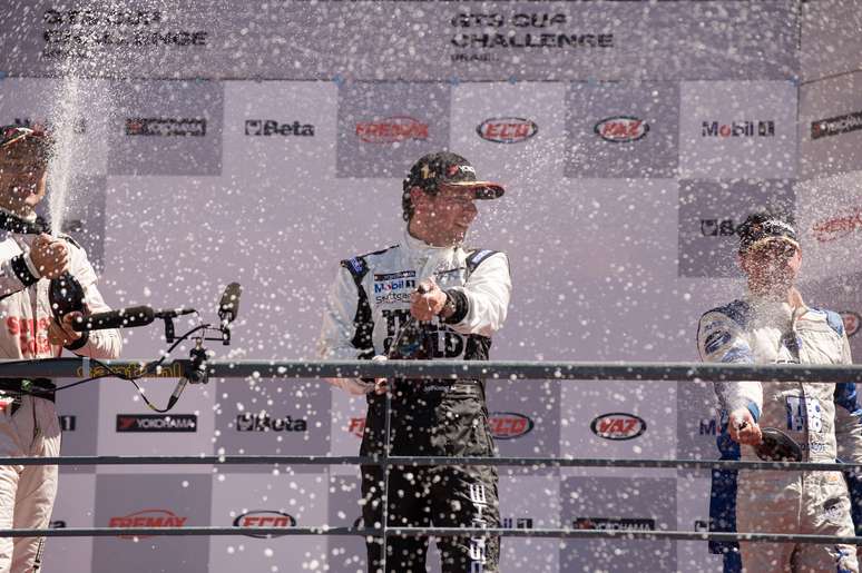 <p>Rosset passou por categorias como Formula Ford, Formula Vauxhall, Formula 3000, F&oacute;rmula 1, GT Brasil e Porsche Cup</p>